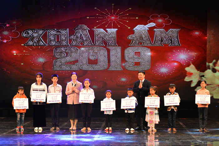 Chương trình “Xuân ấm 2020” trao tặng nhà và học bổng tới nhiều hoàn cảnh khó khăn